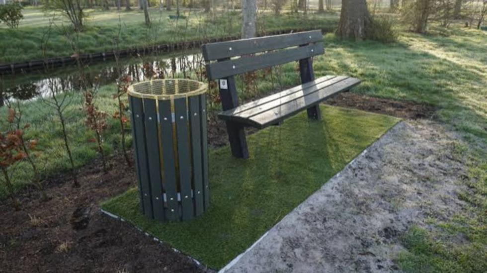 What Material Should a Park Bench Actually Be Made Of?