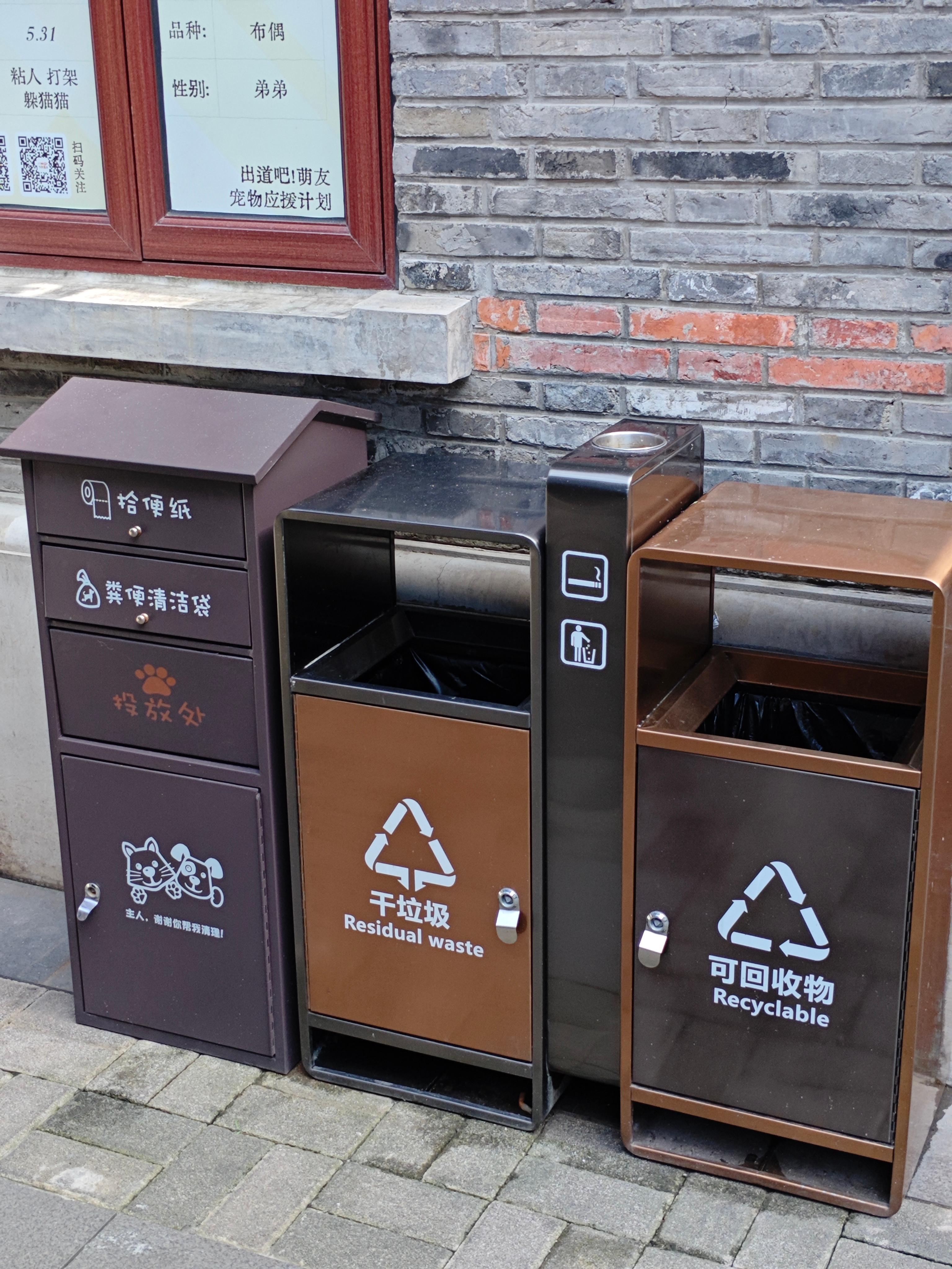 Customized multifunctional trash bin