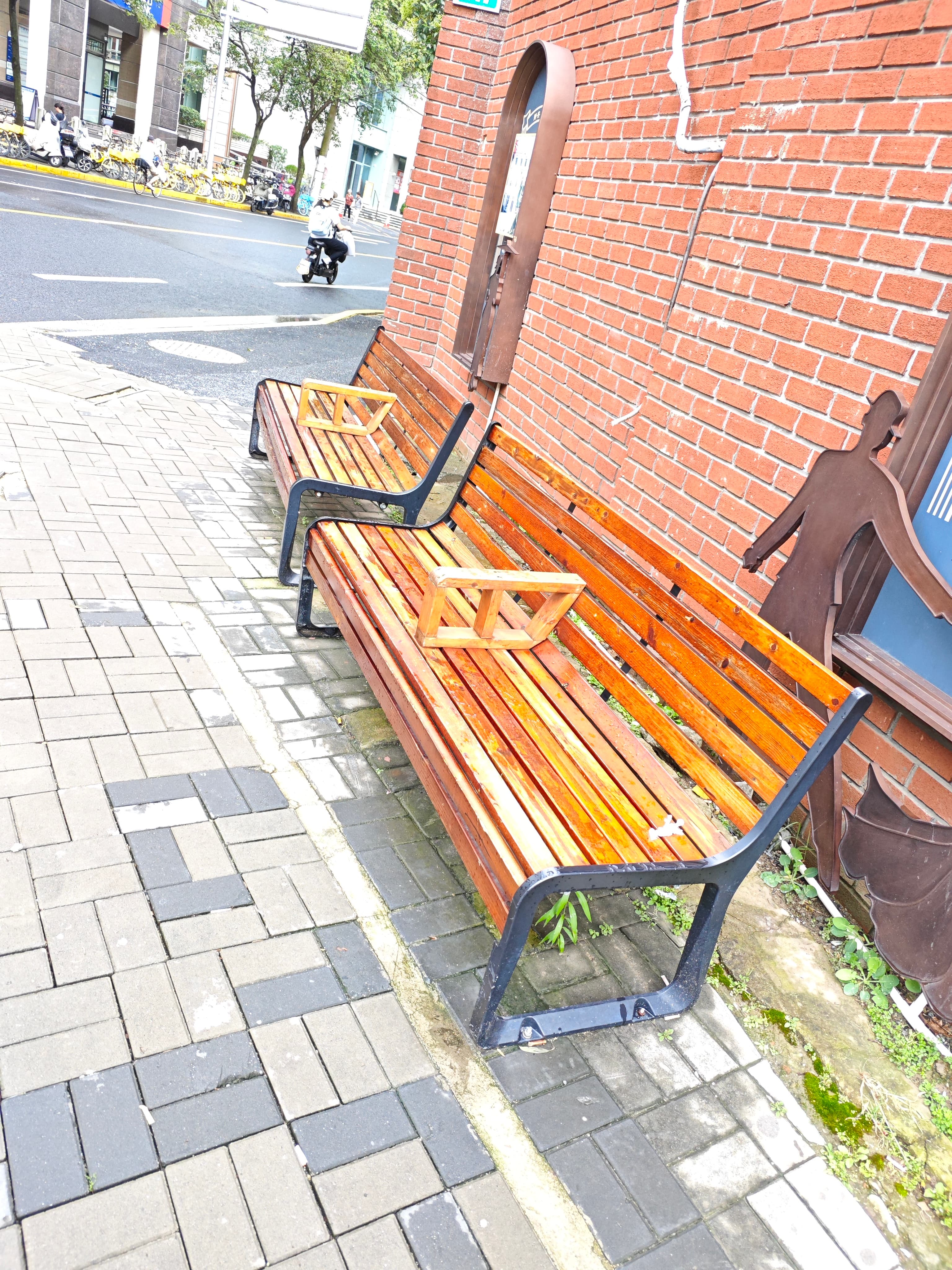 Park Bench with Custom Armrest Shapes