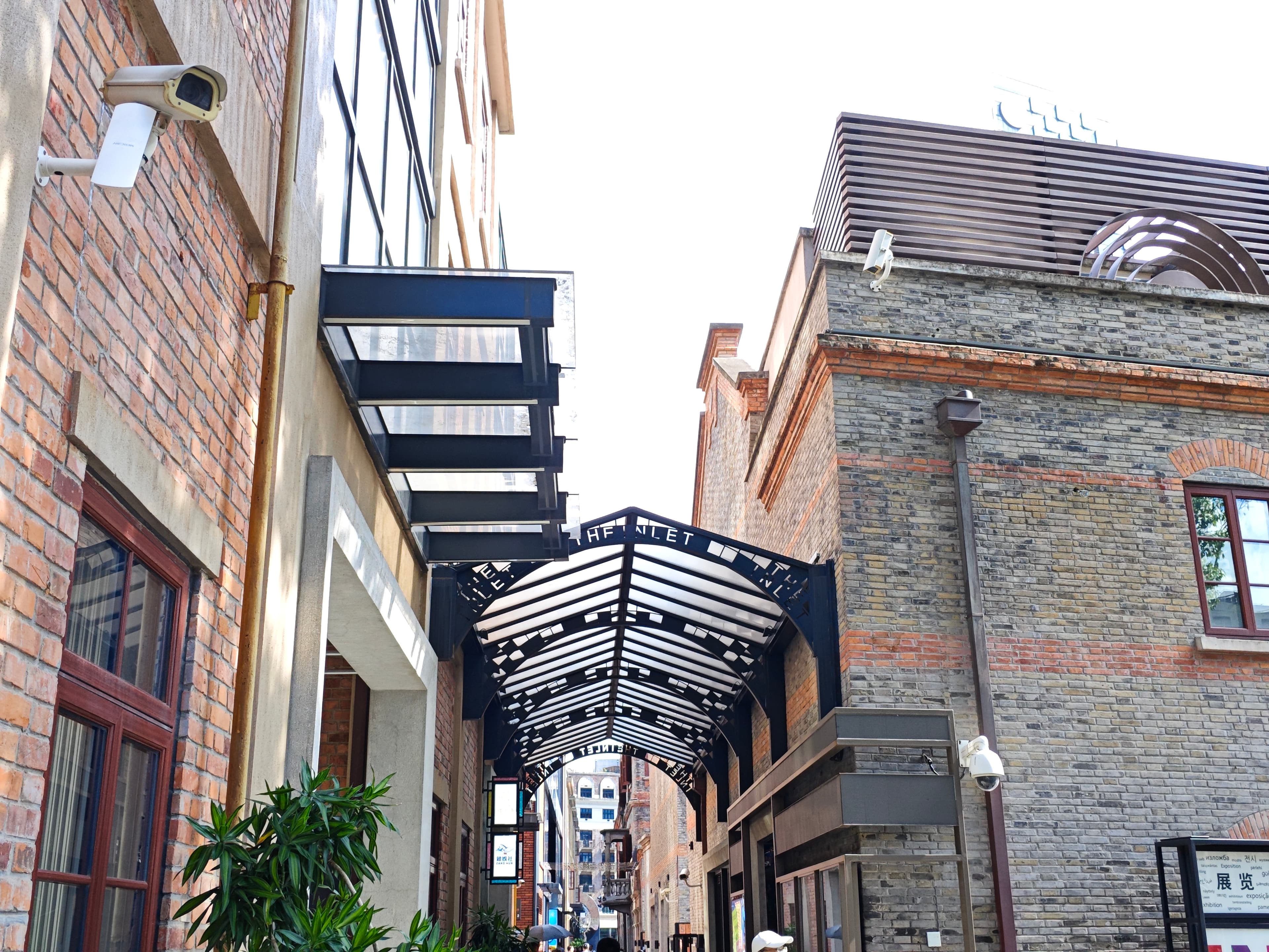 Elevated pergola roof 2