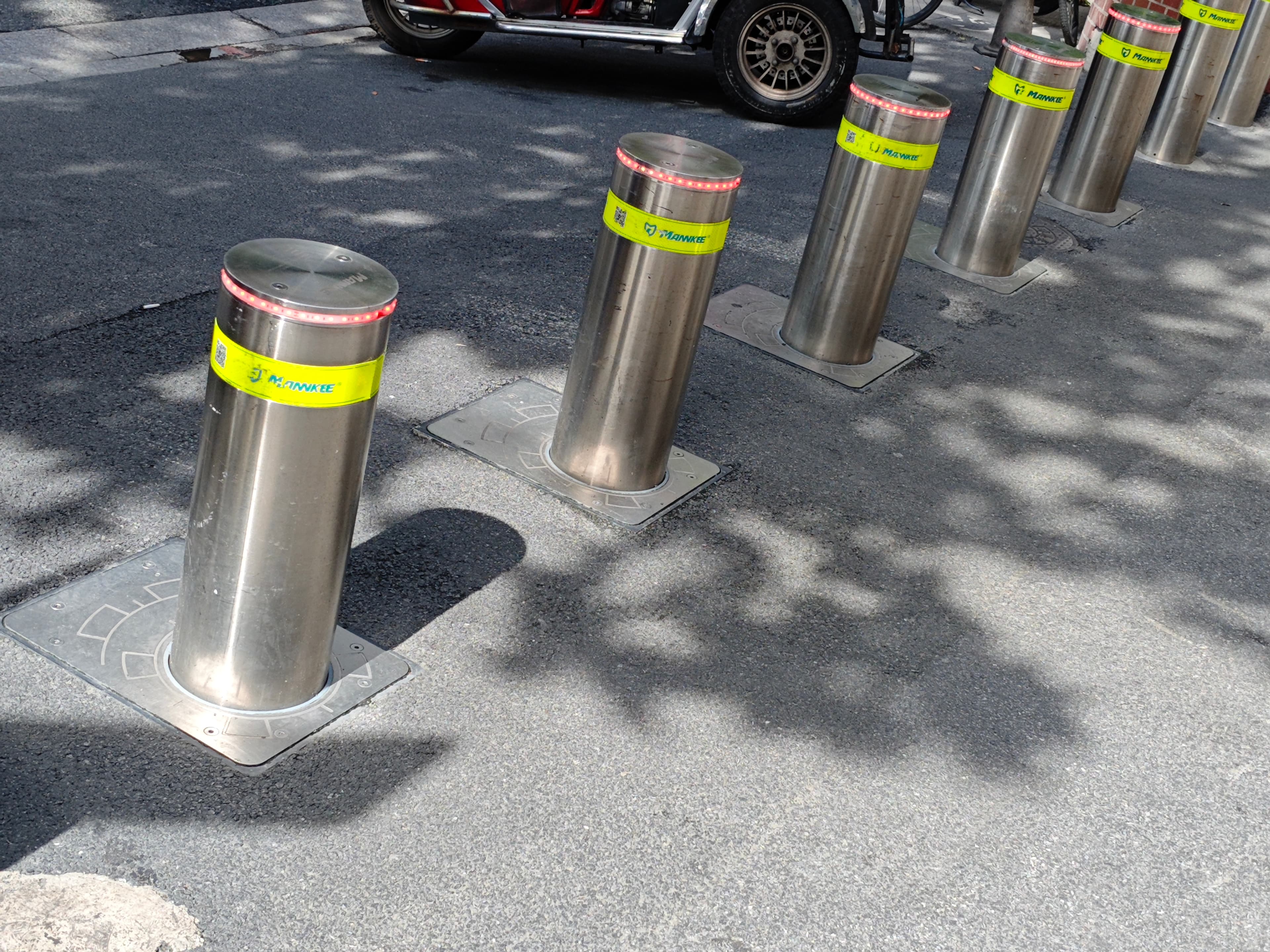 Buried-type bollard with fluorescent markings 3